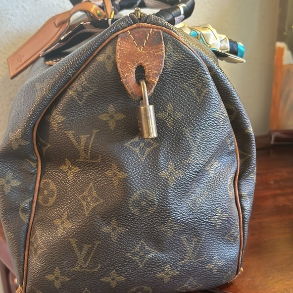 Louis Vuitton Speedy 30 Satchel Bag - Picture 6 of 17